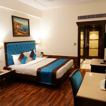 Hotel Park Grand Chandīgarh Екстериор снимка