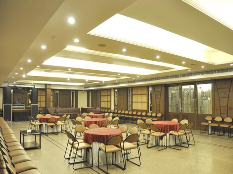 Hotel Park Grand Chandīgarh Екстериор снимка