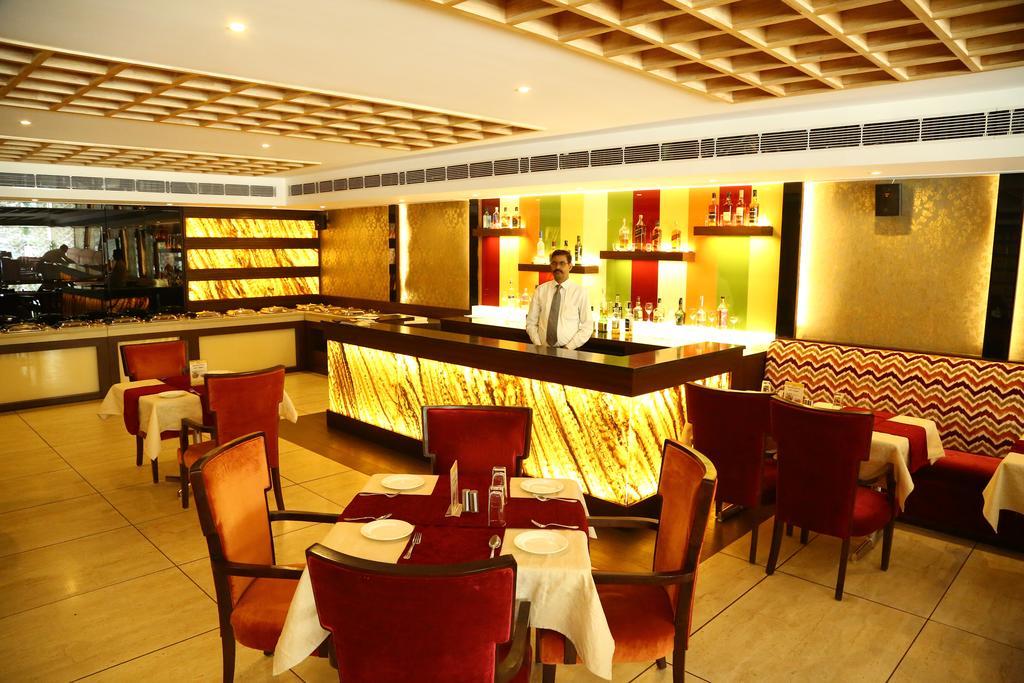 Hotel Park Grand Chandīgarh Екстериор снимка