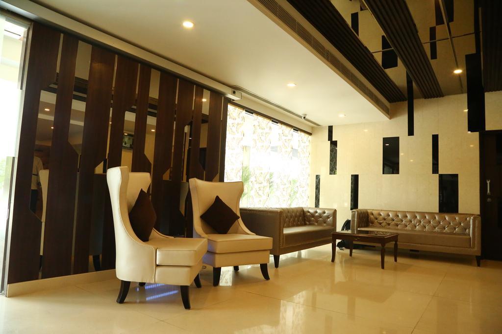Hotel Park Grand Chandīgarh Екстериор снимка