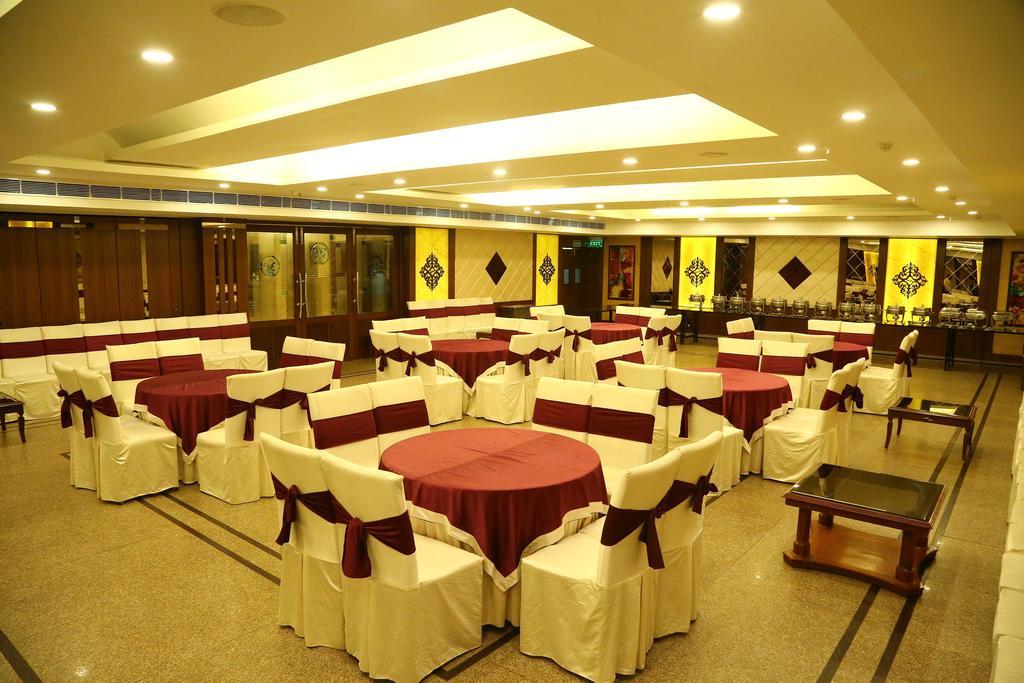 Hotel Park Grand Chandīgarh Екстериор снимка