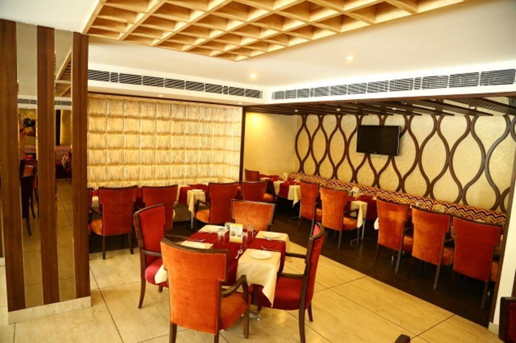 Hotel Park Grand Chandīgarh Екстериор снимка