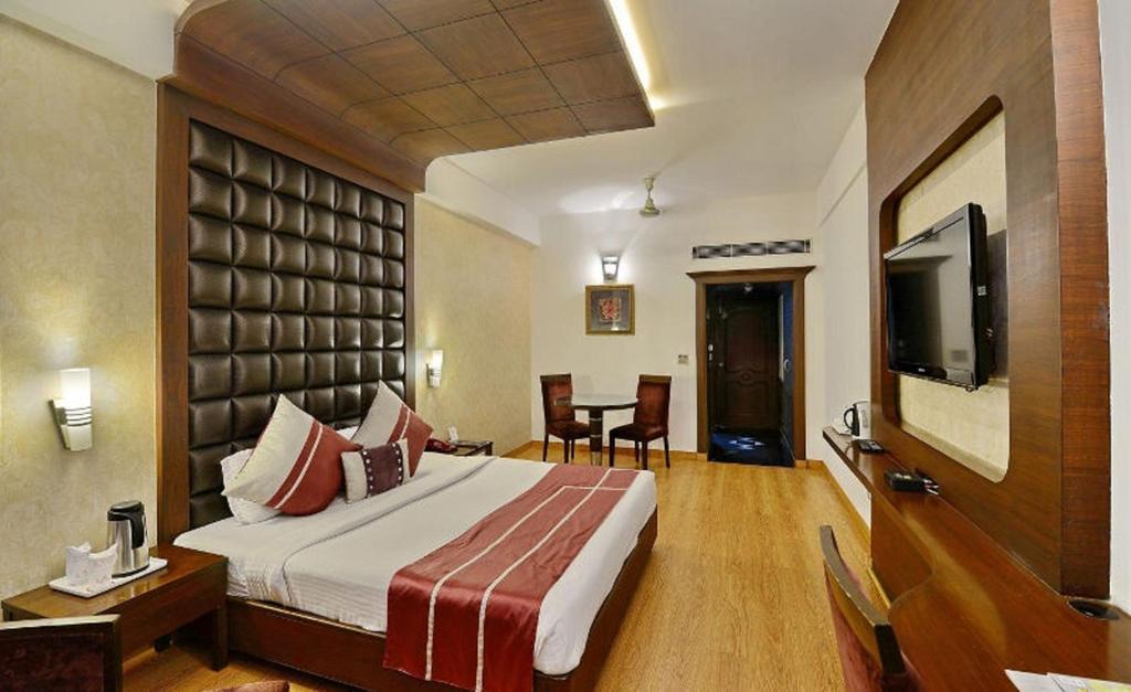 Hotel Park Grand Chandīgarh Екстериор снимка