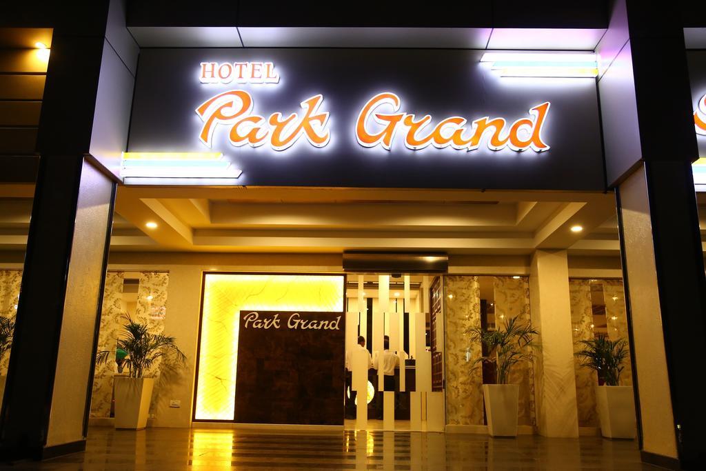 Hotel Park Grand Chandīgarh Екстериор снимка