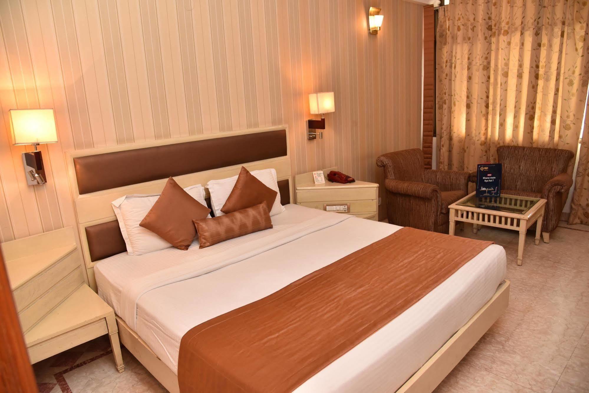Hotel Park Grand Chandīgarh Екстериор снимка