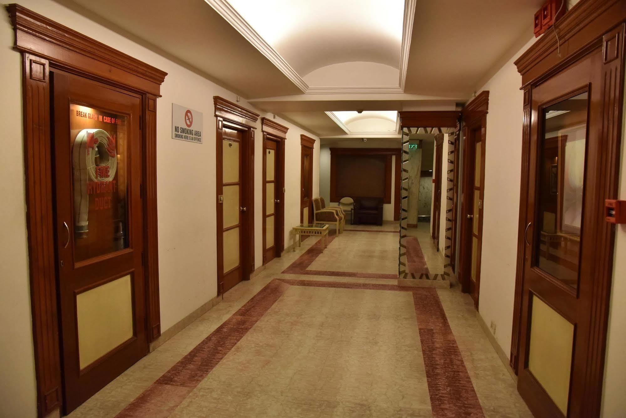 Hotel Park Grand Chandīgarh Екстериор снимка