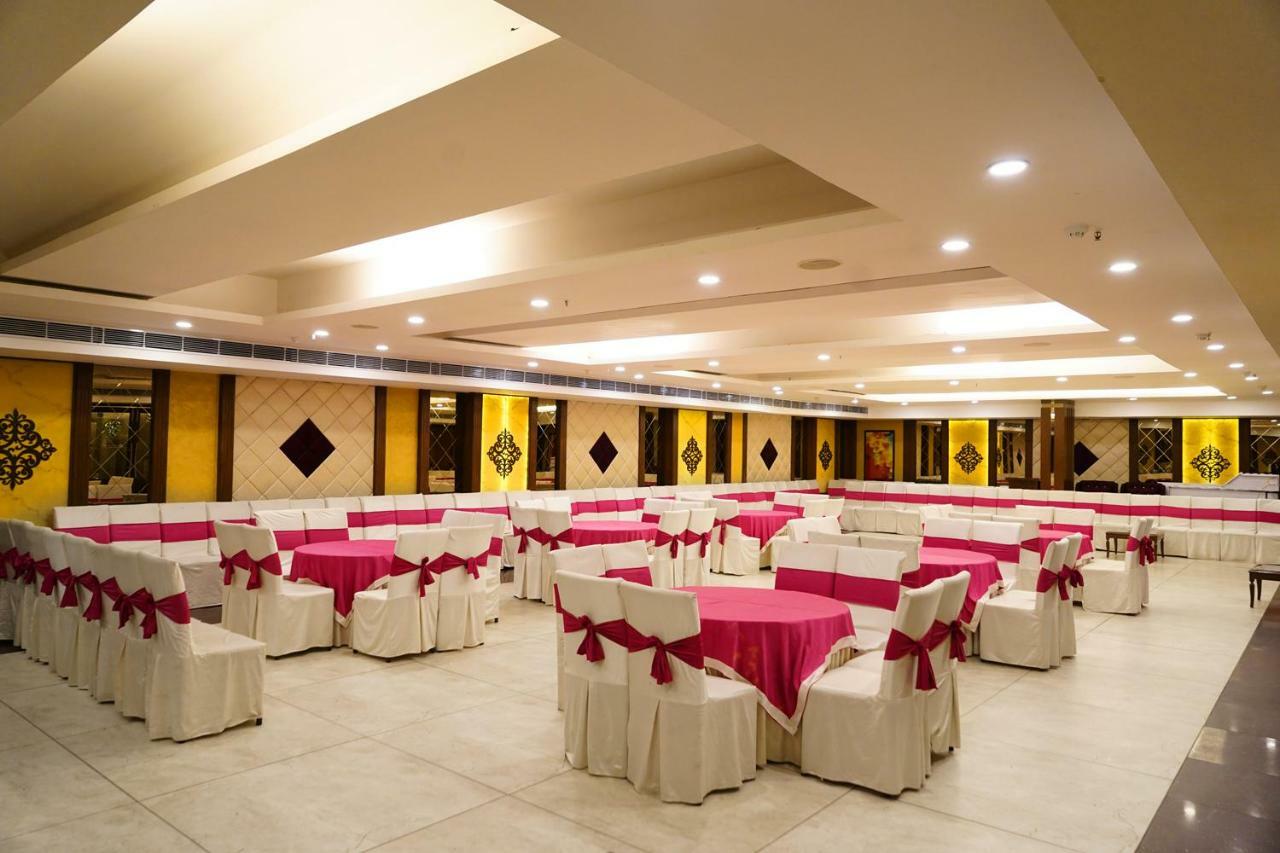 Hotel Park Grand Chandīgarh Екстериор снимка
